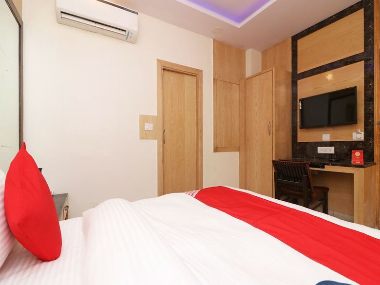 Hotel Oyo 13774 Check In Room
