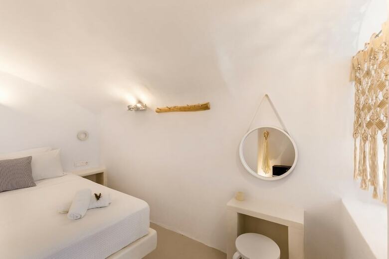 Valsamo Suites