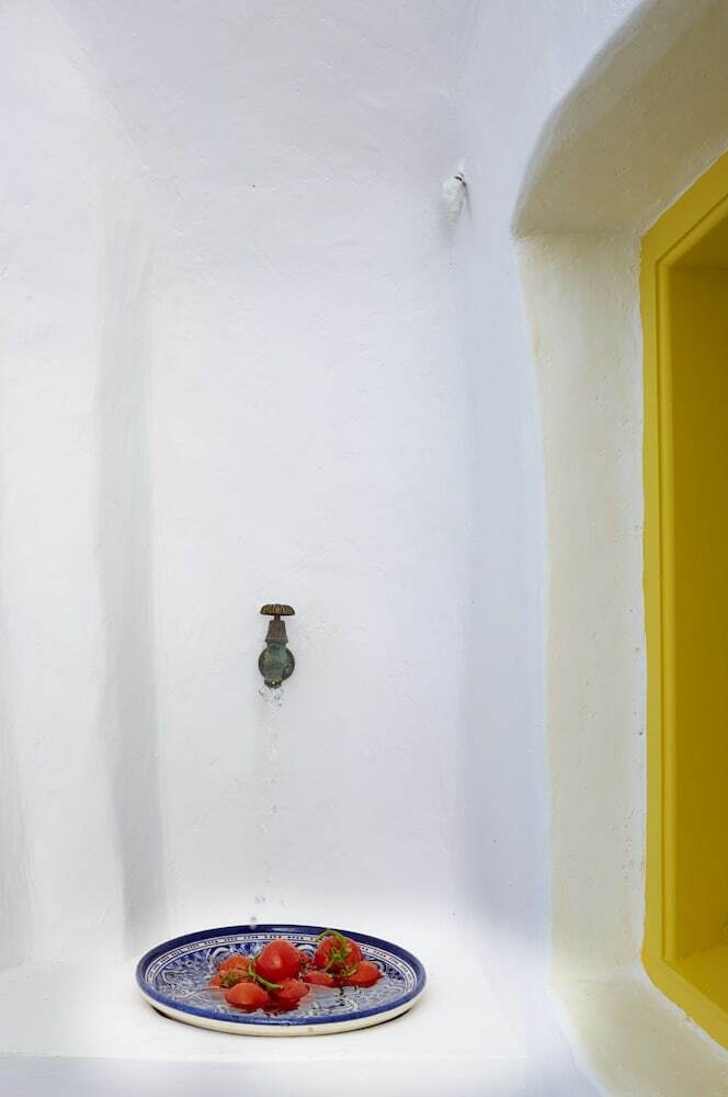 Valsamo Suites