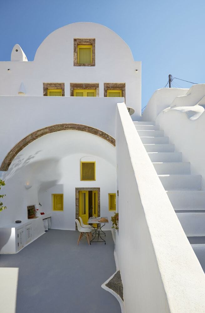 Valsamo Suites