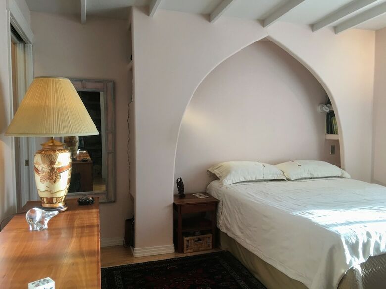 Bed & Breakfast Mediterranean Edmonton Bnb