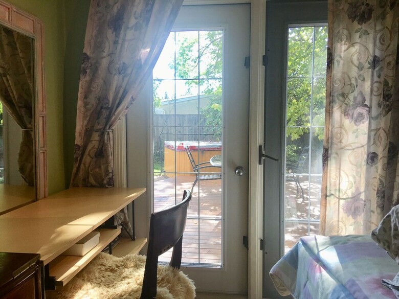 Bed & Breakfast Mediterranean Edmonton Bnb