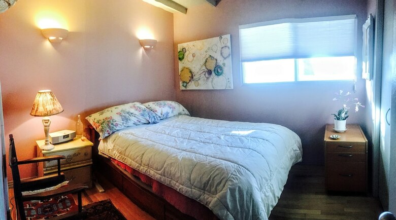Bed & Breakfast Mediterranean Edmonton Bnb