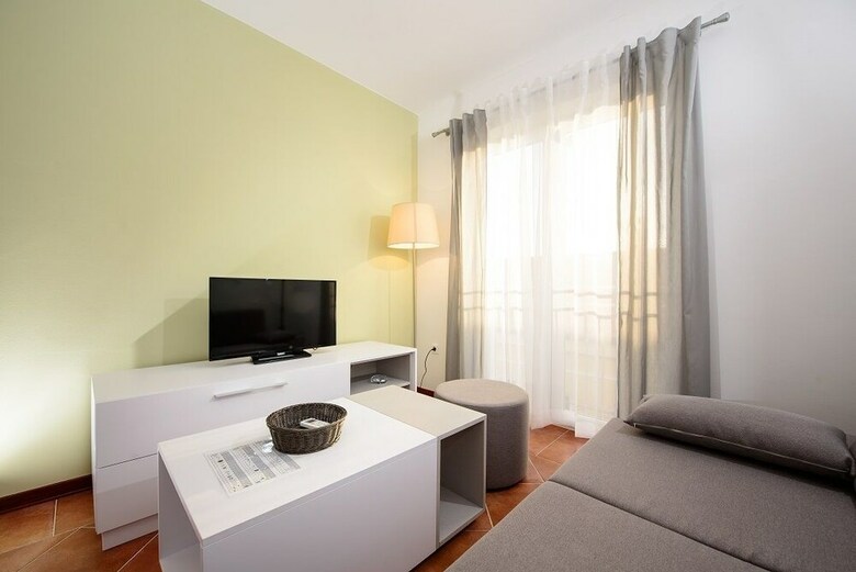 Plavo Nebo Oleander Apartments