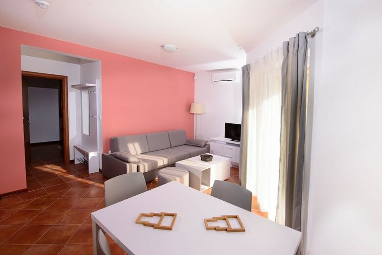 Plavo Nebo Oleander Apartments