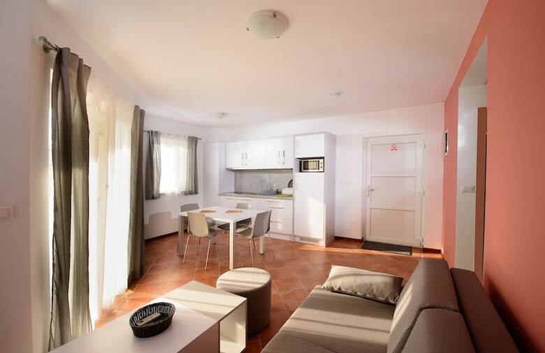Plavo Nebo Oleander Apartments
