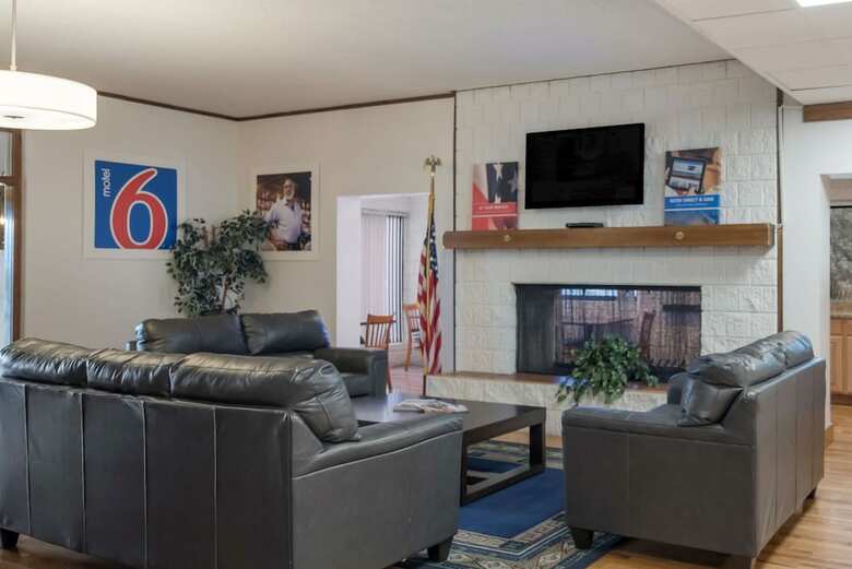Hotel Motel 6 Colorado Springs, Co - Air Force Academy