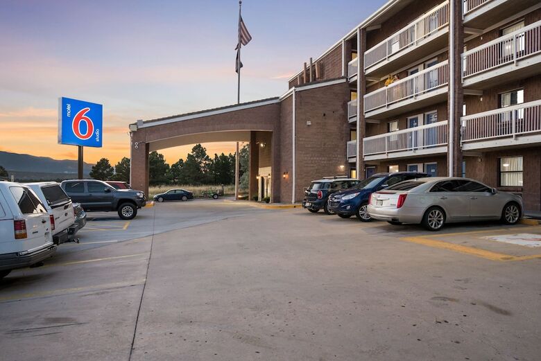 Hotel Motel 6 Colorado Springs, Co - Air Force Academy