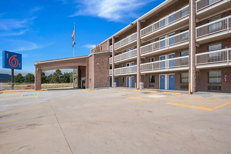 Hotel Motel 6 Colorado Springs, Co - Air Force Academy