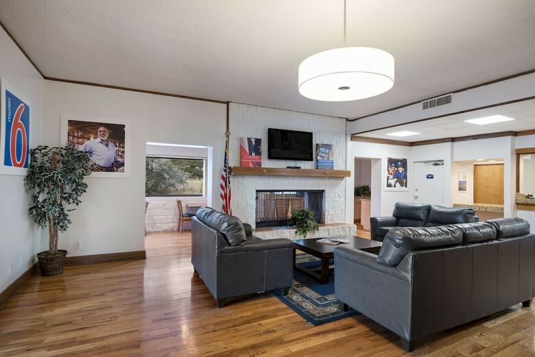 Hotel Motel 6 Colorado Springs, Co - Air Force Academy