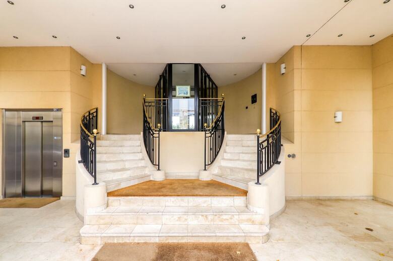 Victoria Apartment