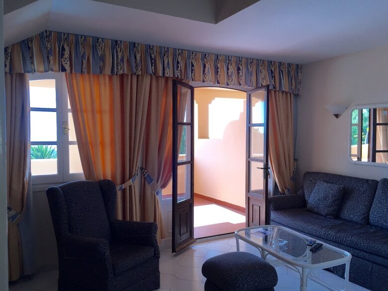 Aparthotel Apartamentos El Toro