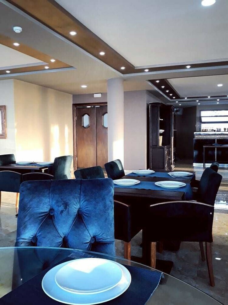 Amwaj Hotel