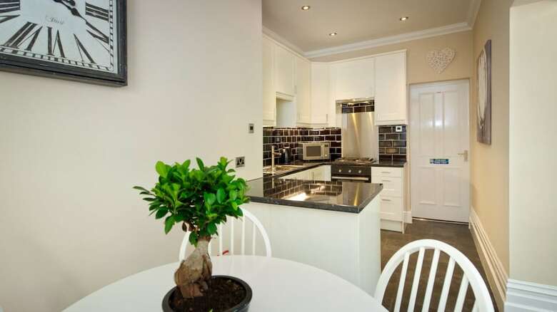 Lennox Lea Hotel, Studios & Apartments