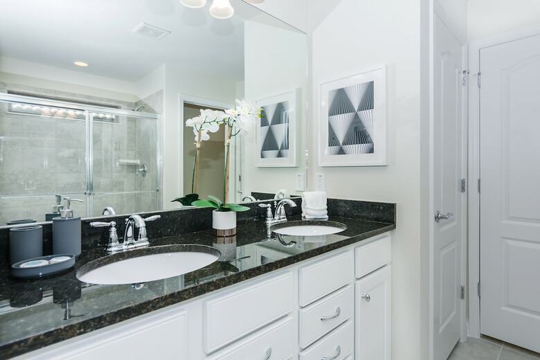 Luxurious Vacation Home At Westside 8973