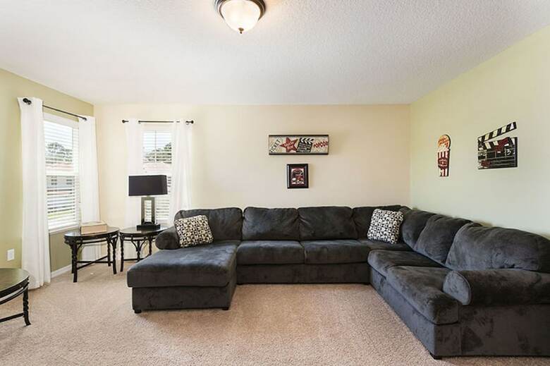 Spacious Vacation Home With Pool Tw2825