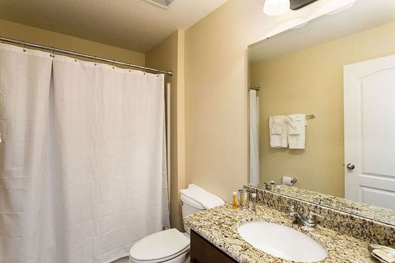 Spacious Vacation Home With Pool Tw2825