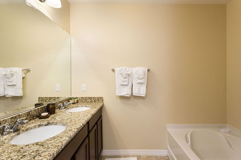 Spacious Vacation Home With Pool Tw2825