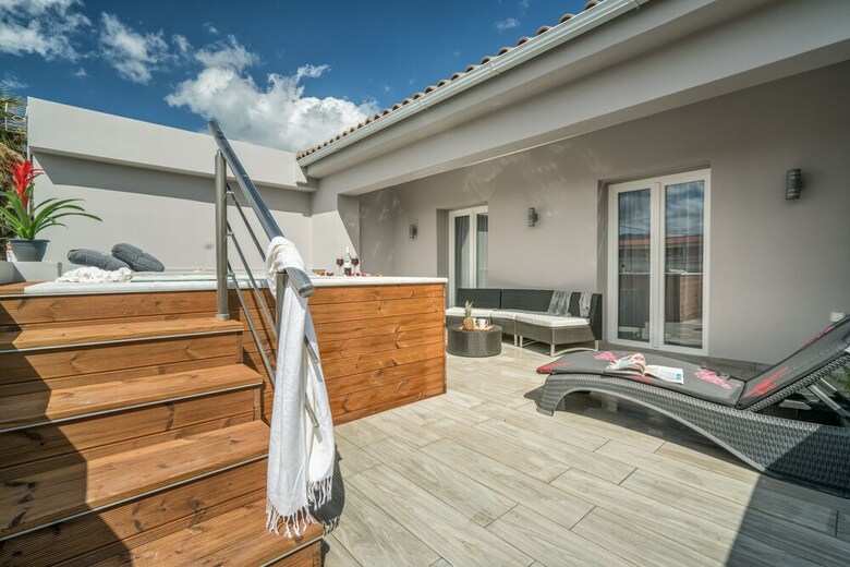 Apartamentos Savvas Luxury Suites