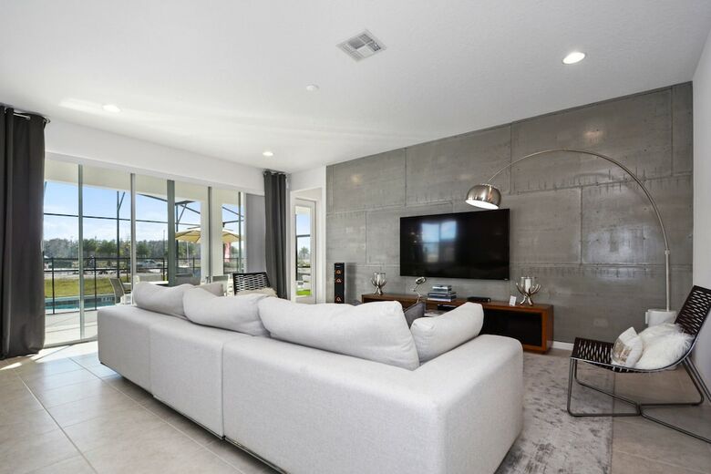 Stunning Vacation Home So3890