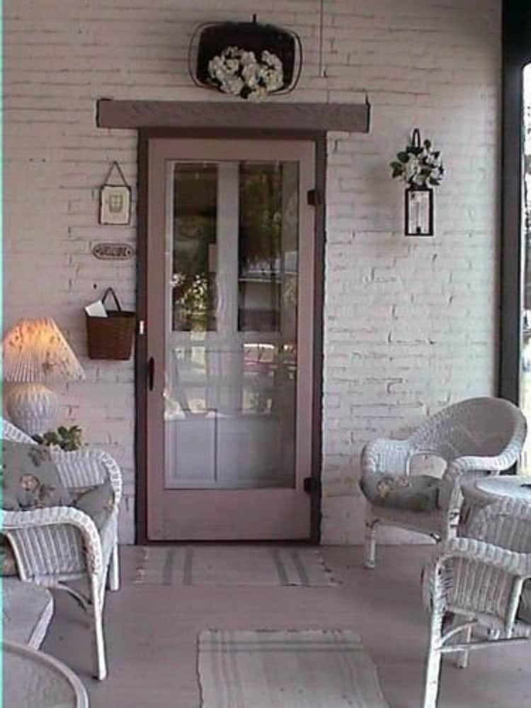 The Pines Of Dresden Bed And Breakfast