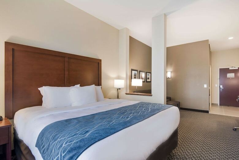 Hotel Comfort Inn And Suites