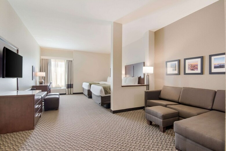 Hotel Comfort Inn And Suites