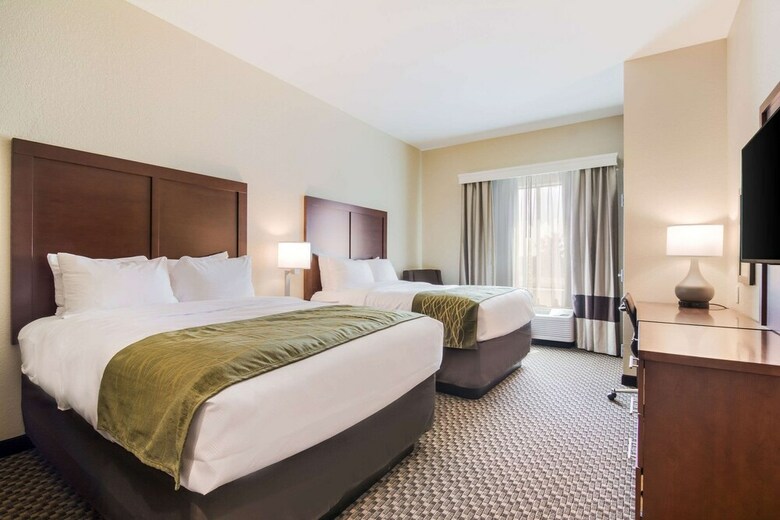 Hotel Comfort Inn And Suites