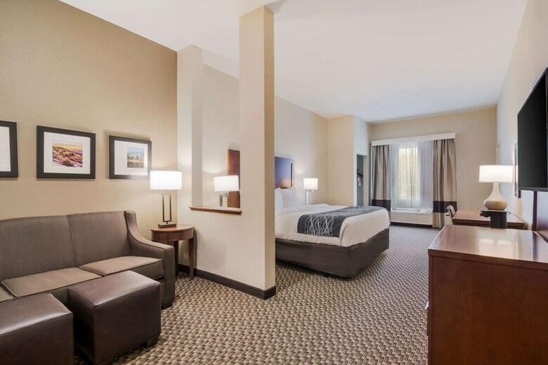 Hotel Comfort Inn And Suites