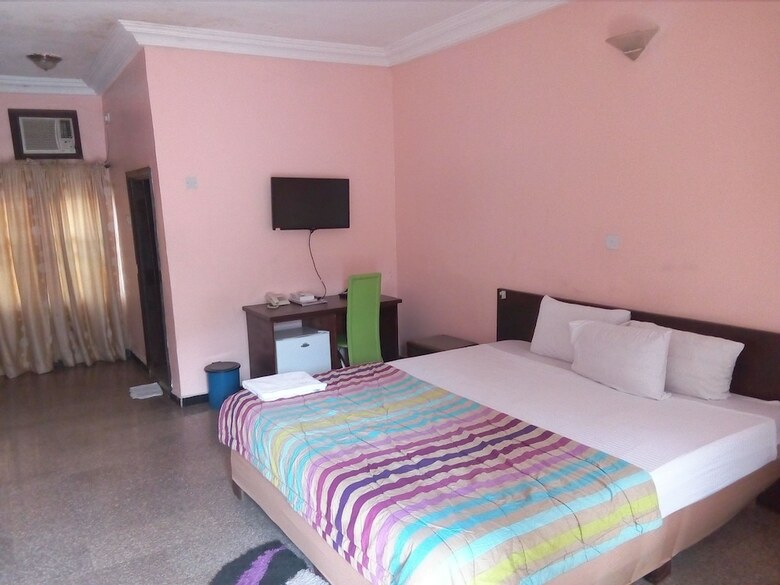 Eclipse Hotel And Lounge