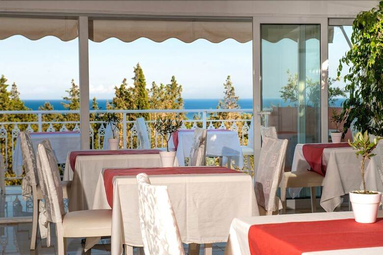 Gerakas Belvedere Hotel & Luxury Suites