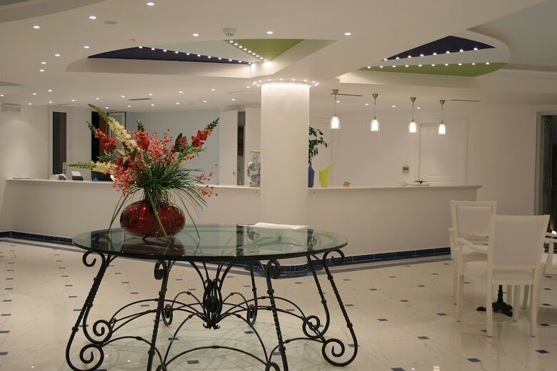 Gerakas Belvedere Hotel & Luxury Suites