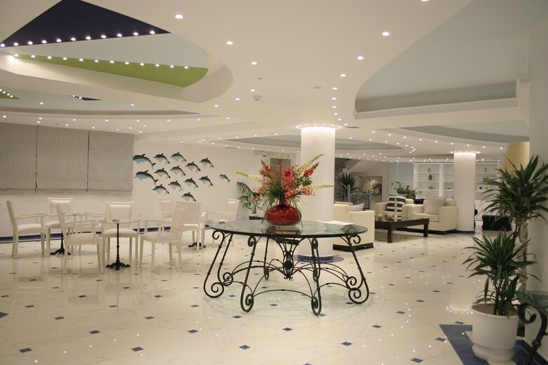 Gerakas Belvedere Hotel & Luxury Suites