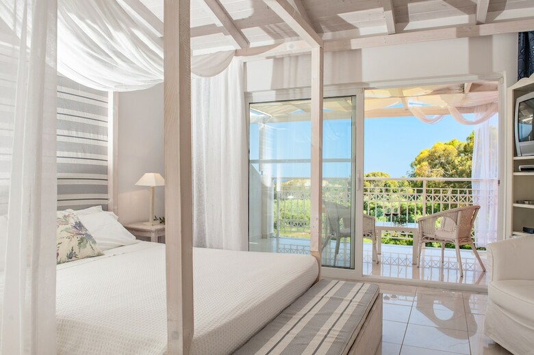 Gerakas Belvedere Hotel & Luxury Suites