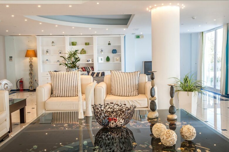 Gerakas Belvedere Hotel & Luxury Suites