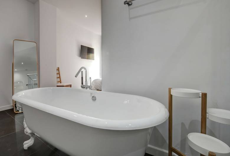 Wonderful Views In Luxury Apartment
