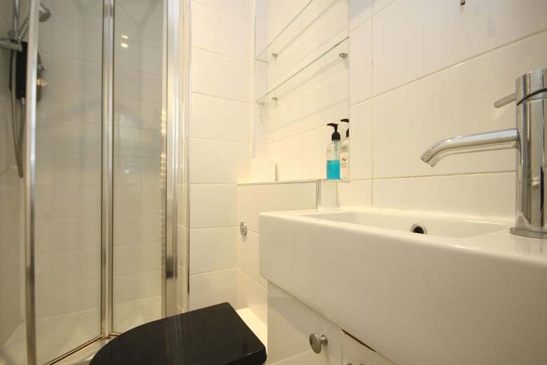 Cosy Central Soho City Studio Apartment