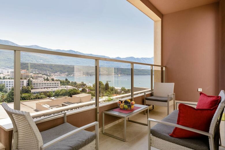 Luxury Harmonia Apartments