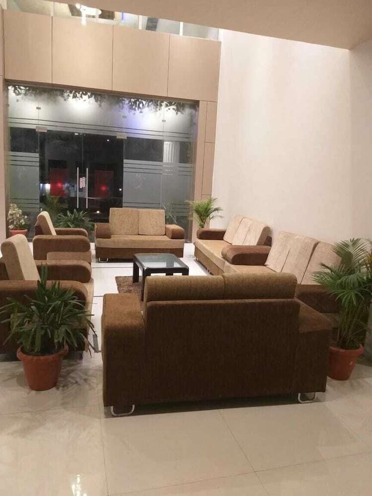 Hotel Shashinag Clarks Inn
