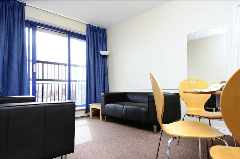 Hostal Park House (student Accommodation)
