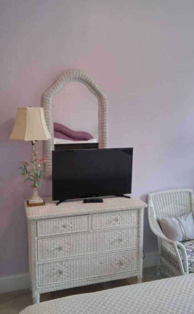 Bed & Breakfast Inntiquity A Country Inn