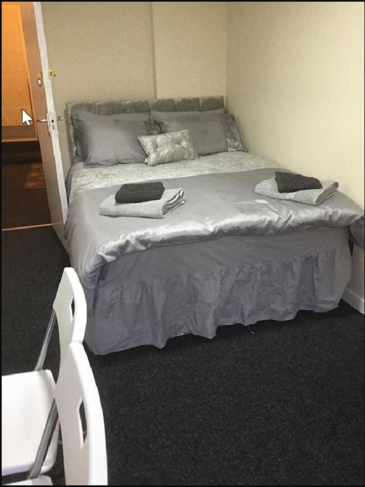 Hotel Broadstone House Near Glasgow Airport