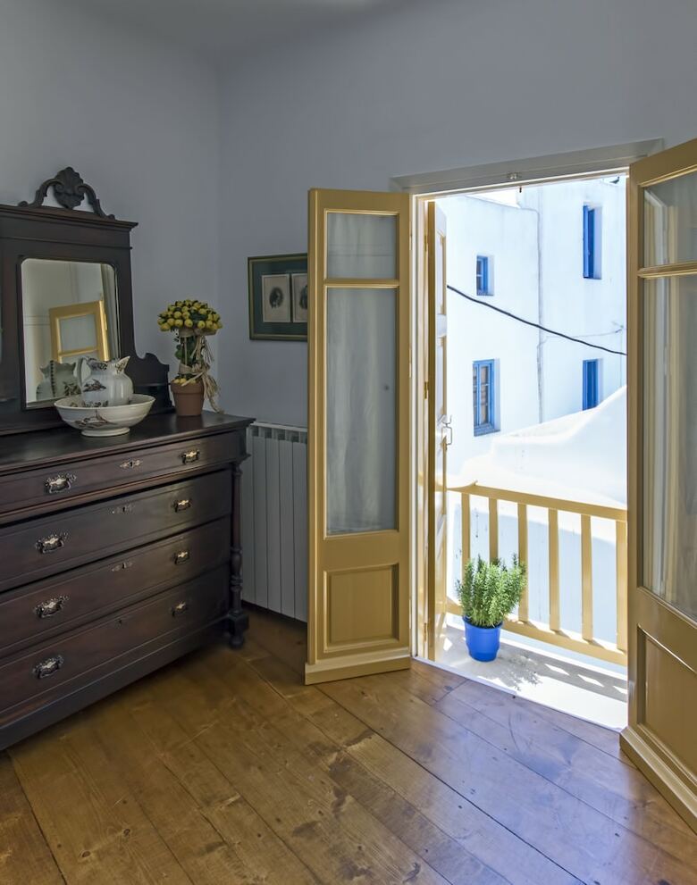 Villa Erato Traditional Town House