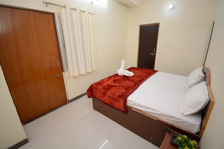 Hotel Kashi Khand