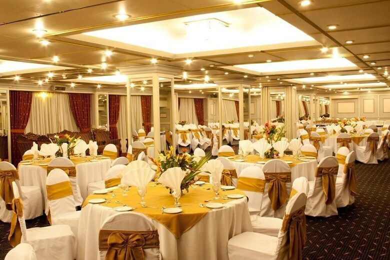 Regent Plaza Hotel & Convention Centre