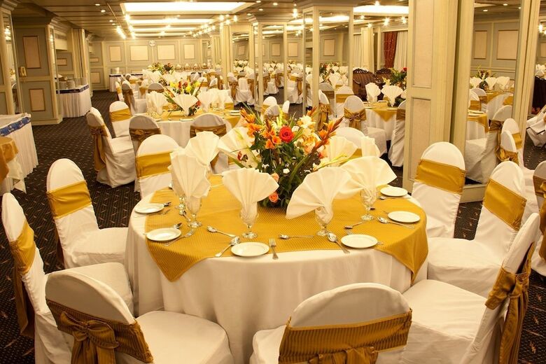 Regent Plaza Hotel & Convention Centre