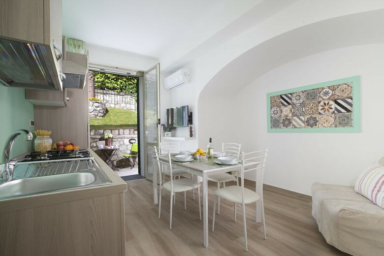 G&g Sorrento Apartments