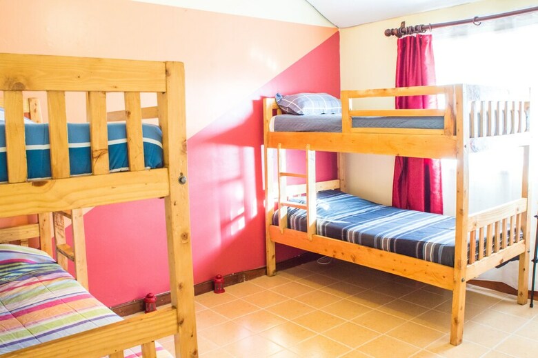 Hostal Naisula Place - Hostel