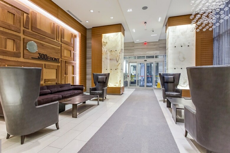 Toronto Rooms And Suites (300 Front St)