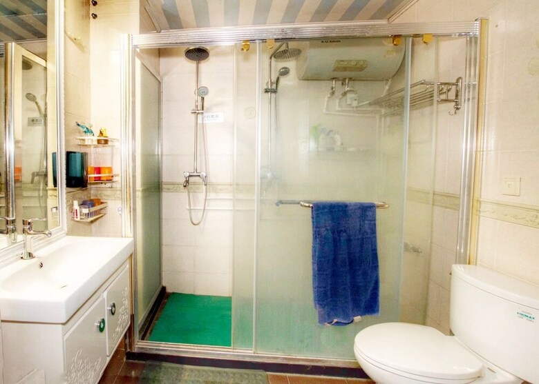 Subway Family Apartment For 8 Persons